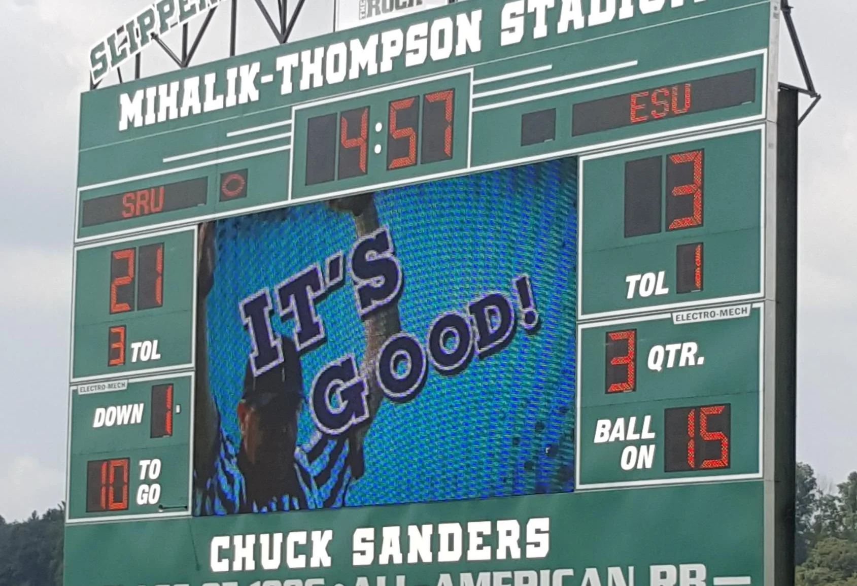 Largest scoreboard in the world: Everything is bigger in Texas